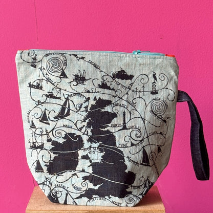 Shipping Forecast Bag with Boxed Base