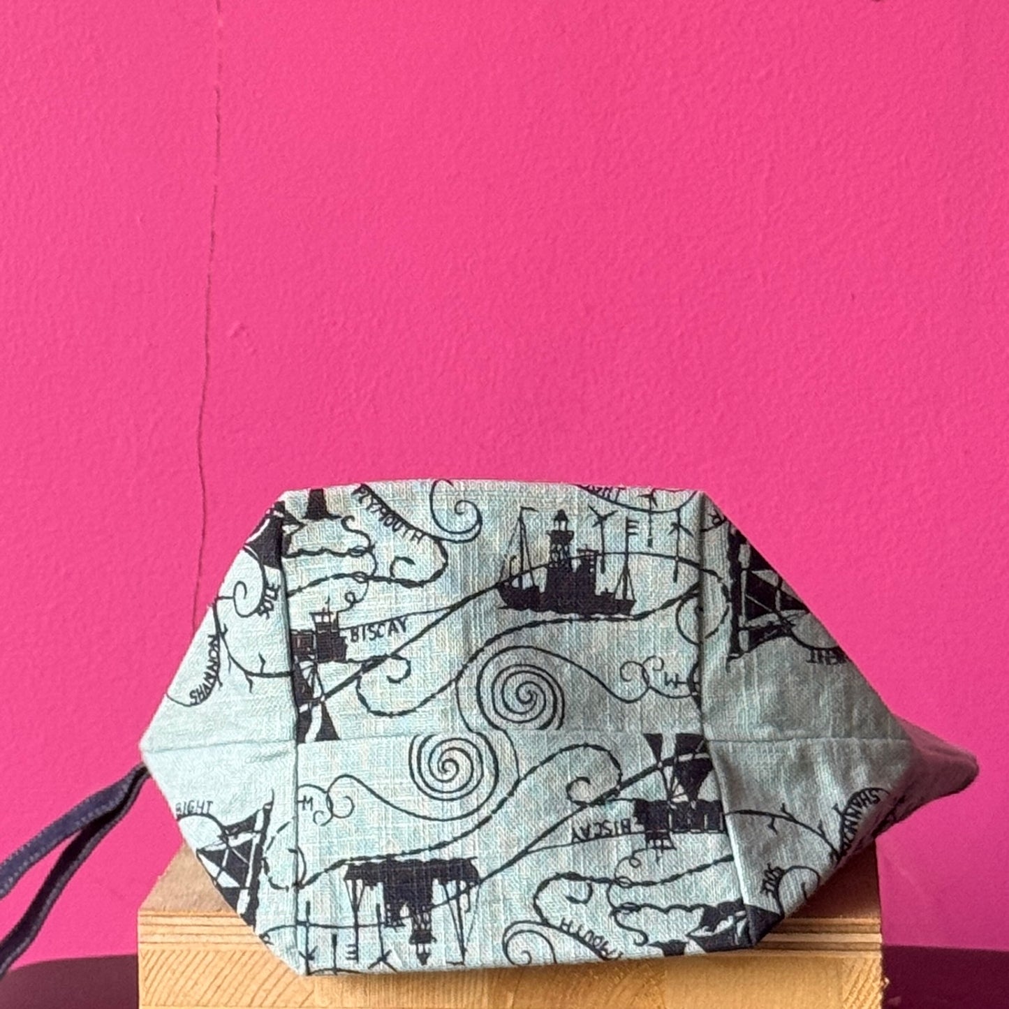 Shipping Forecast Bag with Boxed Base