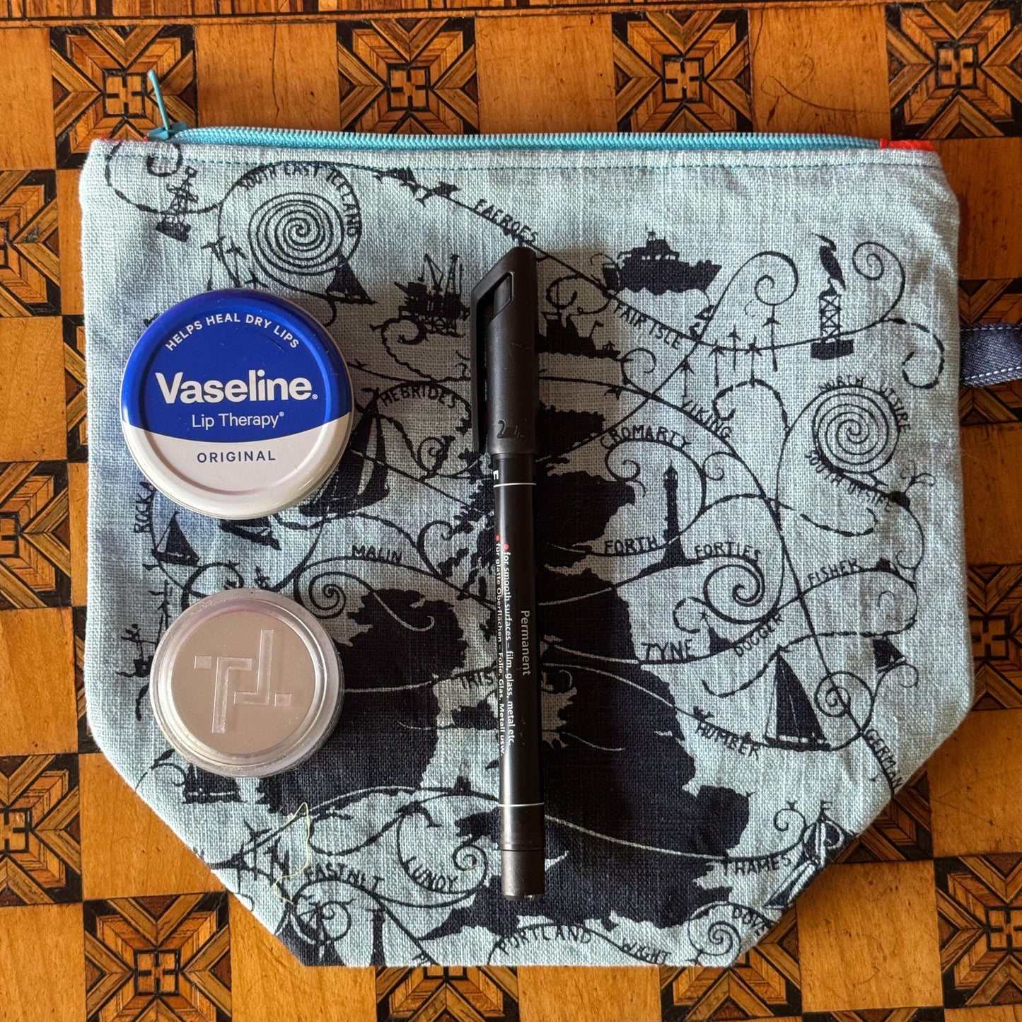 Shipping Forecast Bag with Boxed Base