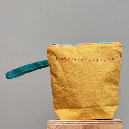 Doris and Stripes watch the Bunting with Boxed Base  on Yellow II