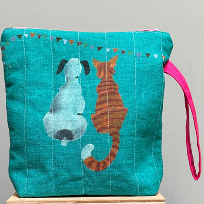 Doris and Stripes watch the Bunting with Boxed Base, Quilted  on Torquise I