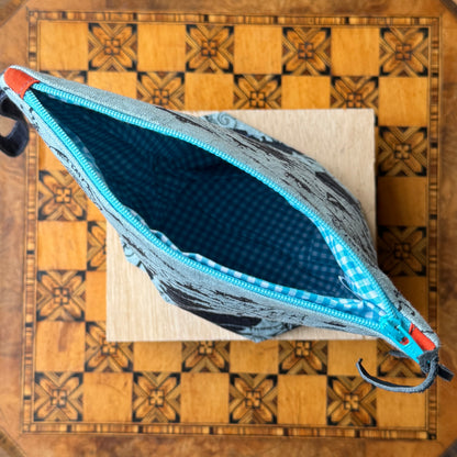 Shipping Forecast Bag with Boxed Base