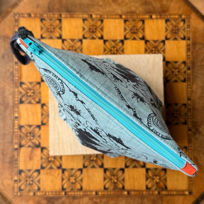 Shipping Forecast Bag with Boxed Base