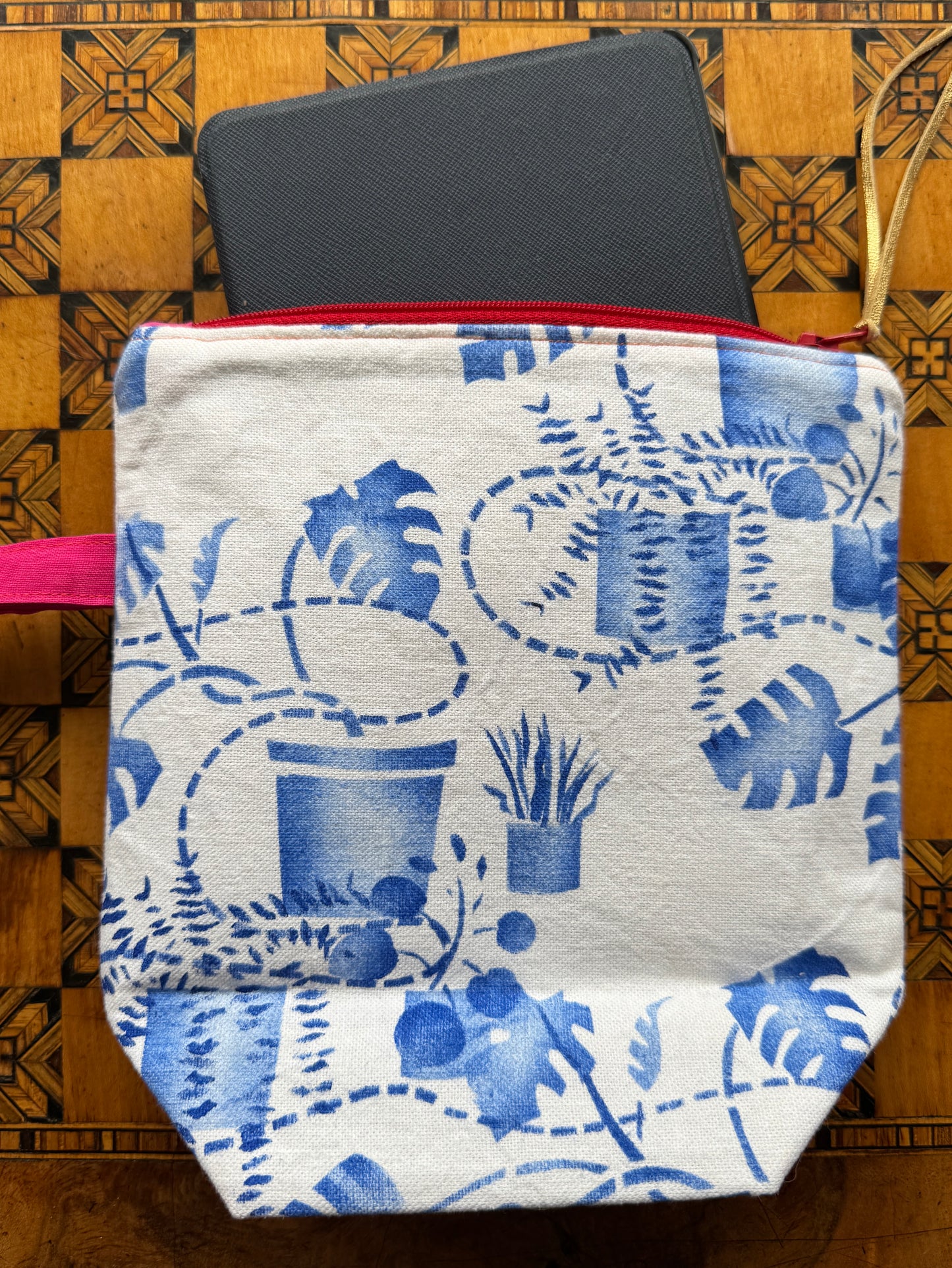 Houseplant Bag with Boxed Base