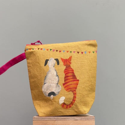 Doris and Stripes watch the Bunting with Boxed Base  on Yellow III